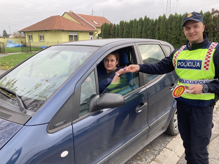 Slika /PU_BP/2022/Preventivne akcije2022/Pojas i mobitel1.jpg